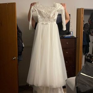 Beautiful wedding dress!